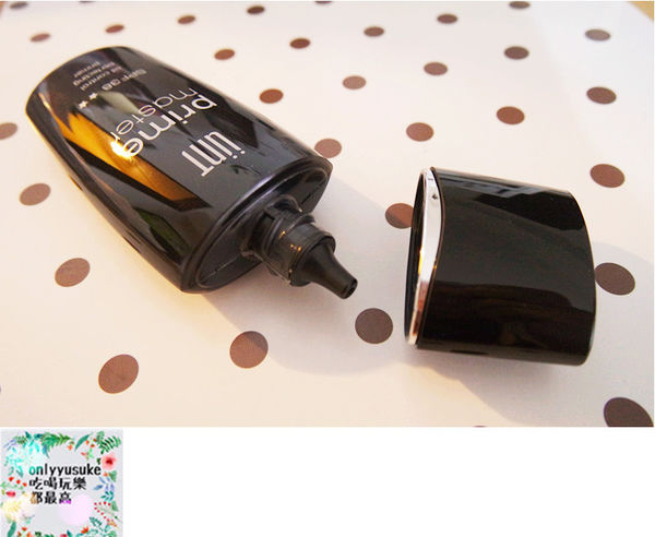 美妝分享【UNT 完美持久柔霧光粉餅】雙重保濕不卡粉，幫你打造自然透亮的妝感