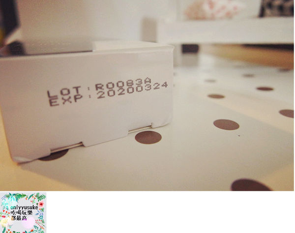 美妝分享【UNT 完美持久柔霧光粉餅】雙重保濕不卡粉，幫你打造自然透亮的妝感