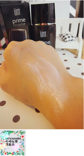 美妝分享【UNT 完美持久柔霧光粉餅】雙重保濕不卡粉，幫你打造自然透亮的妝感