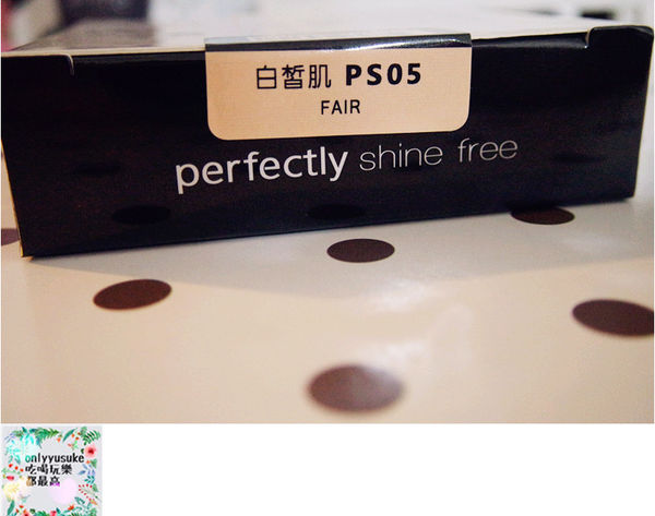 美妝分享【UNT 完美持久柔霧光粉餅】雙重保濕不卡粉，幫你打造自然透亮的妝感