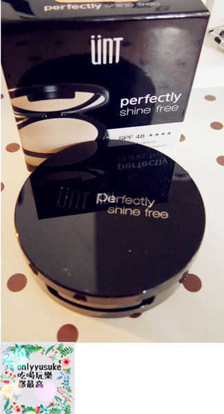 美妝分享【UNT 完美持久柔霧光粉餅】雙重保濕不卡粉，幫你打造自然透亮的妝感