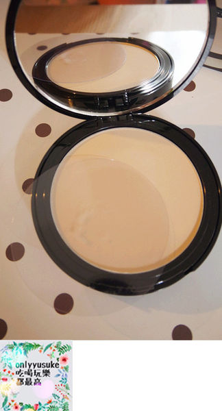 美妝分享【UNT 完美持久柔霧光粉餅】雙重保濕不卡粉，幫你打造自然透亮的妝感