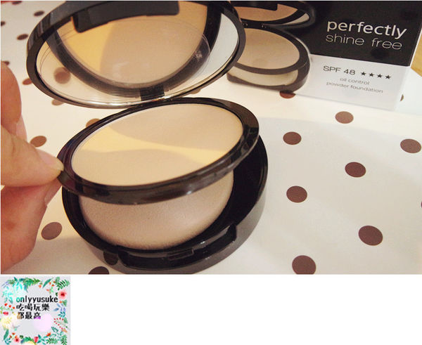 美妝分享【UNT 完美持久柔霧光粉餅】雙重保濕不卡粉，幫你打造自然透亮的妝感