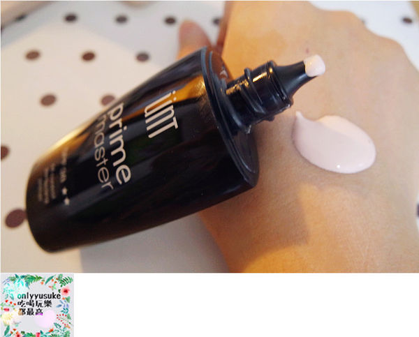 美妝分享【UNT 完美持久柔霧光粉餅】雙重保濕不卡粉，幫你打造自然透亮的妝感