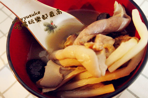 懶人三餐料理【軒閣食品鮮盒子湯罐頭雞湯】現煮一樣好喝,低熱量宵夜