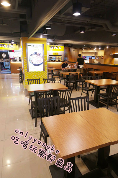 台中【口力口里迷人咖哩燒飯專門】咖哩燒飯口感溫和,份量多,南區愛買美食