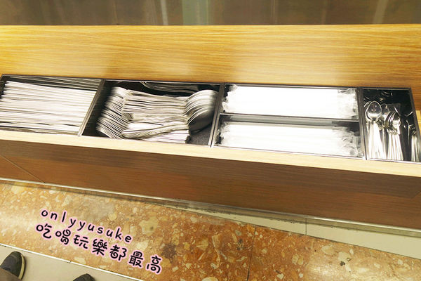 台中【口力口里迷人咖哩燒飯專門】咖哩燒飯口感溫和,份量多,南區愛買美食