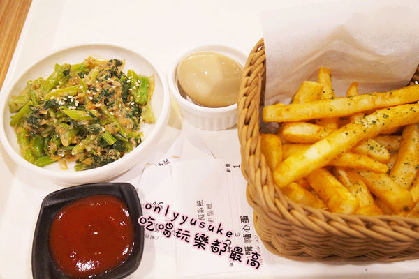 台中【口力口里迷人咖哩燒飯專門】咖哩燒飯口感溫和,份量多,南區愛買美食