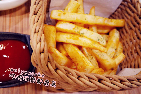 台中【口力口里迷人咖哩燒飯專門】咖哩燒飯口感溫和,份量多,南區愛買美食