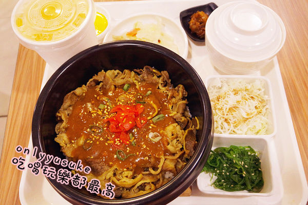 台中【口力口里迷人咖哩燒飯專門】咖哩燒飯口感溫和,份量多,南區愛買美食