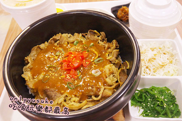 台中【口力口里迷人咖哩燒飯專門】咖哩燒飯口感溫和,份量多,南區愛買美食