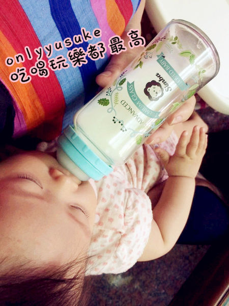 （幼兒日用品)♥【小獅王辛巴】蘿蔓晶鑽寬口玻璃大奶瓶外觀精美，精緻奶瓶新寓意