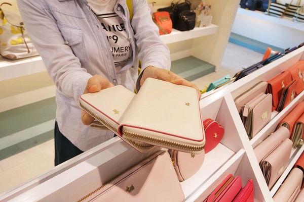 (台中)眾多時尚品牌配件包包【日曜天地台中Outlet】逛完到附近一中購物