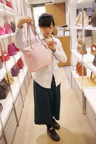 (台中)眾多時尚品牌配件包包【日曜天地台中Outlet】逛完到附近一中購物