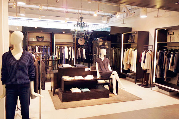 (台中)眾多時尚品牌配件包包【日曜天地台中Outlet】逛完到附近一中購物