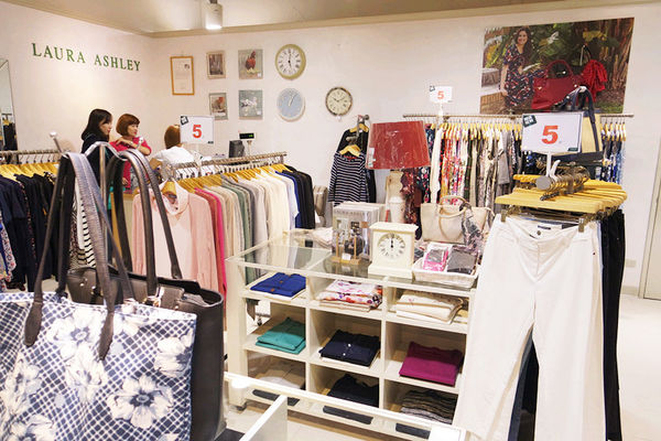 (台中)眾多時尚品牌配件包包【日曜天地台中Outlet】逛完到附近一中購物