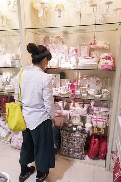 (台中)眾多時尚品牌配件包包【日曜天地台中Outlet】逛完到附近一中購物