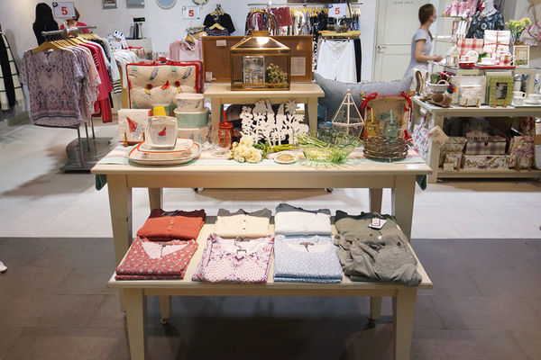 (台中)眾多時尚品牌配件包包【日曜天地台中Outlet】逛完到附近一中購物