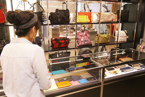 (台中)眾多時尚品牌配件包包【日曜天地台中Outlet】逛完到附近一中購物