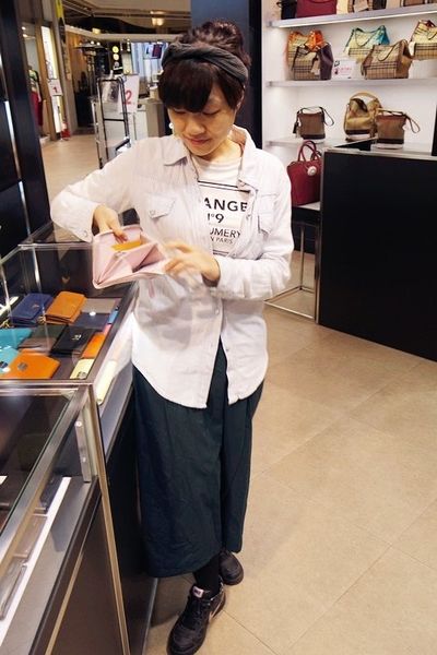 (台中)眾多時尚品牌配件包包【日曜天地台中Outlet】逛完到附近一中購物