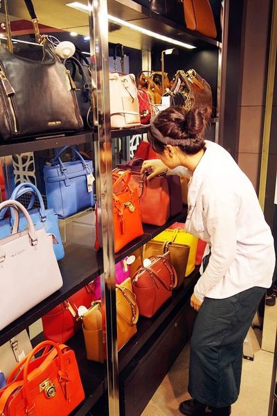 (台中)眾多時尚品牌配件包包【日曜天地台中Outlet】逛完到附近一中購物