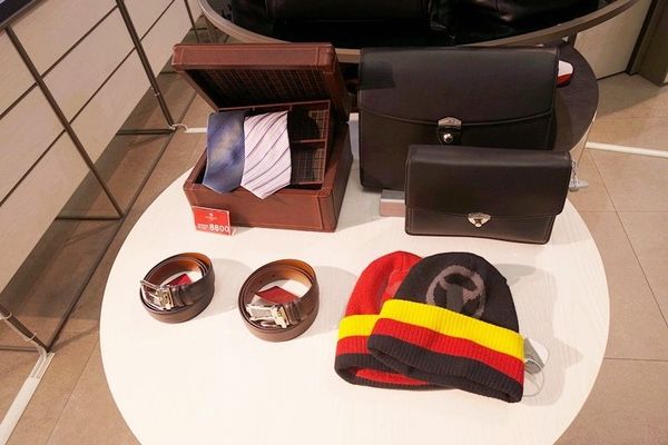 (台中)眾多時尚品牌配件包包【日曜天地台中Outlet】逛完到附近一中購物