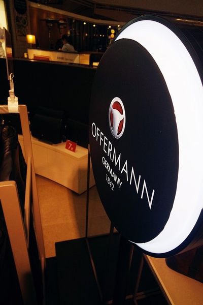 (台中)眾多時尚品牌配件包包【日曜天地台中Outlet】逛完到附近一中購物