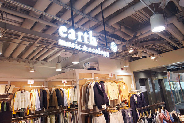 (台中)眾多時尚品牌配件包包【日曜天地台中Outlet】逛完到附近一中購物