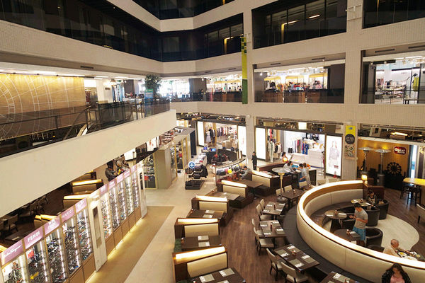 (台中)眾多時尚品牌配件包包【日曜天地台中Outlet】逛完到附近一中購物