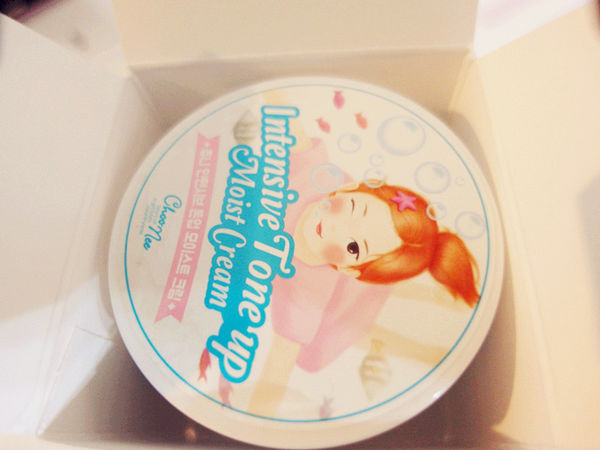 一抹即亮白,韓國超厲害【Choonee啾妮－玻尿酸珍珠素顏霜】保養同時也能變美