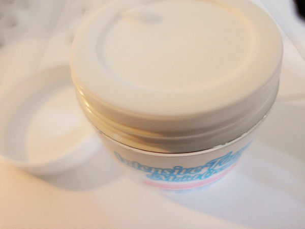 一抹即亮白,韓國超厲害【Choonee啾妮－玻尿酸珍珠素顏霜】保養同時也能變美