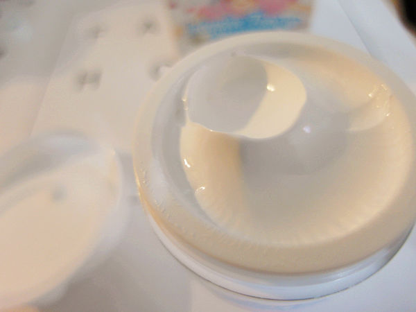 一抹即亮白,韓國超厲害【Choonee啾妮－玻尿酸珍珠素顏霜】保養同時也能變美