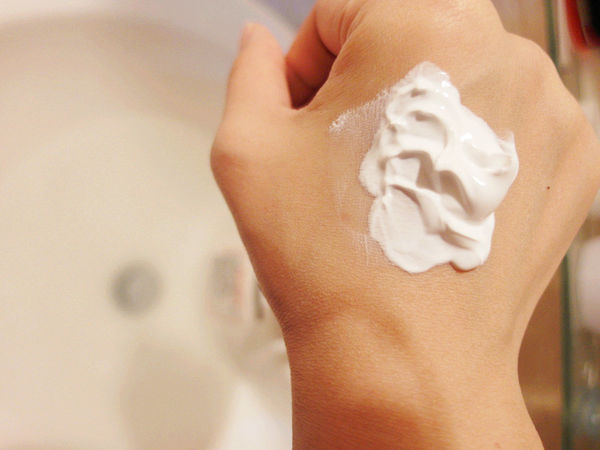 一抹即亮白,韓國超厲害【Choonee啾妮－玻尿酸珍珠素顏霜】保養同時也能變美