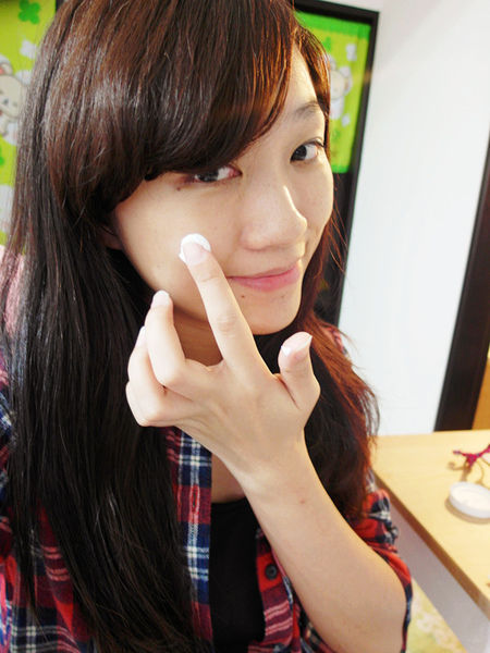 一抹即亮白,韓國超厲害【Choonee啾妮－玻尿酸珍珠素顏霜】保養同時也能變美