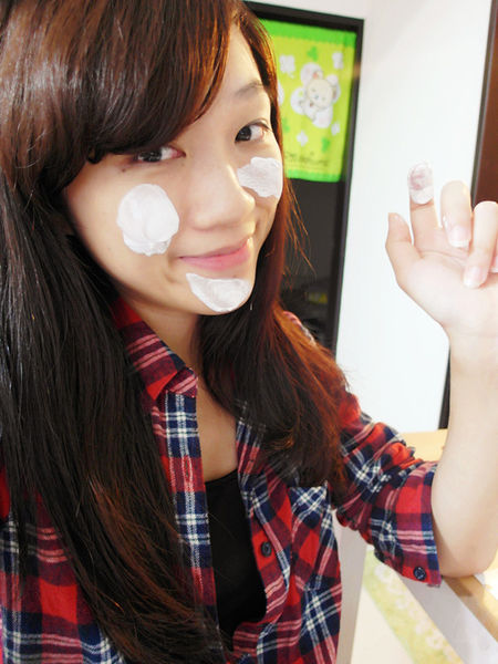 一抹即亮白,韓國超厲害【Choonee啾妮－玻尿酸珍珠素顏霜】保養同時也能變美