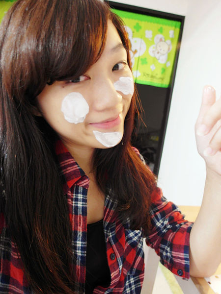 一抹即亮白,韓國超厲害【Choonee啾妮－玻尿酸珍珠素顏霜】保養同時也能變美