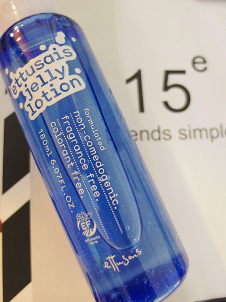 【艾杜紗ettusais】高機能毛孔保濕露,果凍般質地滋潤,感覺有保護,降低摩擦