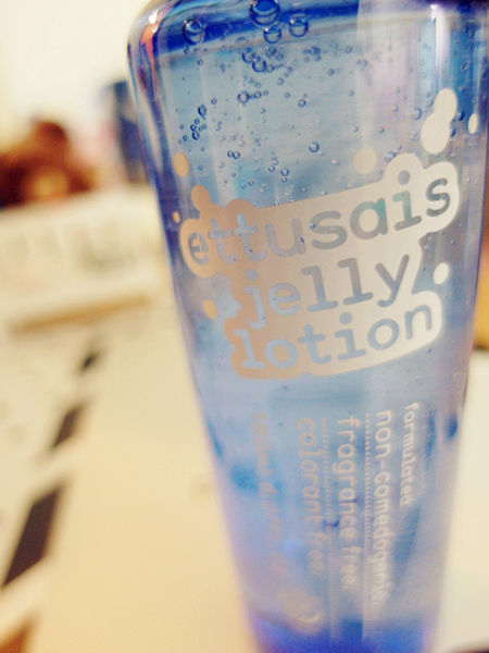 【艾杜紗ettusais】高機能毛孔保濕露,果凍般質地滋潤,感覺有保護,降低摩擦