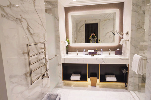 春遊澳門自由行DAY1【巴黎人,威尼斯人,義順牛奶公司,喜記雲吞,大利來記豬扒包】