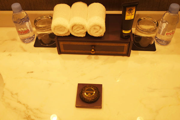 春遊澳門自由行DAY1【巴黎人,威尼斯人,義順牛奶公司,喜記雲吞,大利來記豬扒包】