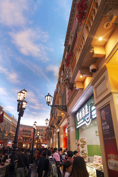 春遊澳門自由行DAY1【巴黎人,威尼斯人,義順牛奶公司,喜記雲吞,大利來記豬扒包】