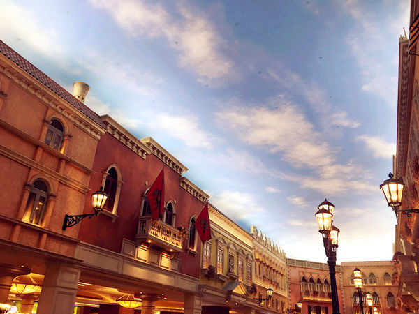 春遊澳門自由行DAY1【巴黎人,威尼斯人,義順牛奶公司,喜記雲吞,大利來記豬扒包】