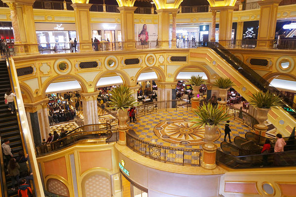 春遊澳門自由行DAY1【巴黎人,威尼斯人,義順牛奶公司,喜記雲吞,大利來記豬扒包】