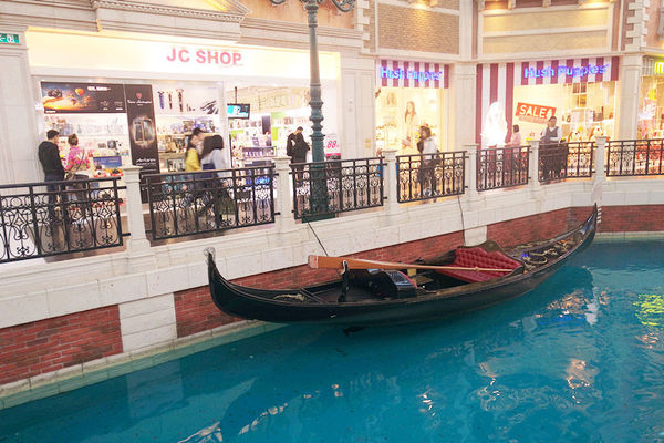 春遊澳門自由行DAY1【巴黎人,威尼斯人,義順牛奶公司,喜記雲吞,大利來記豬扒包】