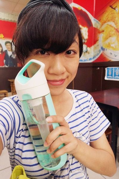 【美國KOR NAVA SPORT水瓶】攜帶方便,透明粉嫩,設計感,喝水也是時尚態度