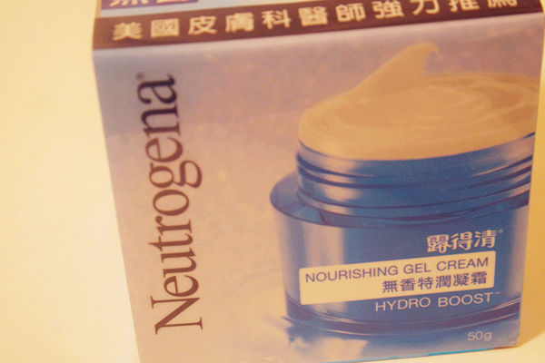 (保養分享)♥保濕無香氣，不間斷的鎖水，【露得清水活保濕乳霜】讓你肌膚透亮一整天