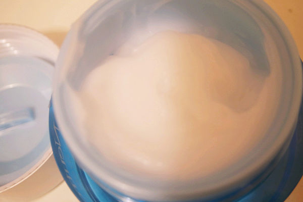 (保養分享)♥保濕無香氣，不間斷的鎖水，【露得清水活保濕乳霜】讓你肌膚透亮一整天