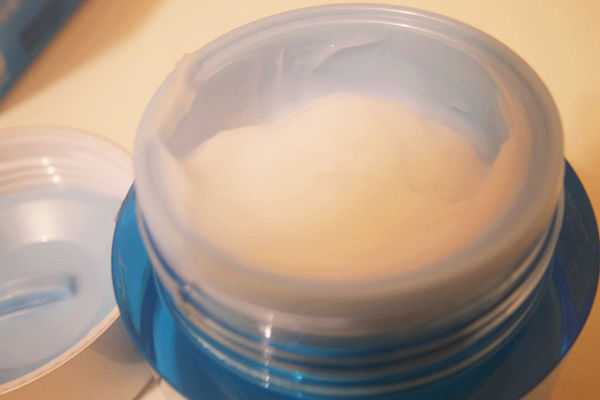 (保養分享)♥保濕無香氣，不間斷的鎖水，【露得清水活保濕乳霜】讓你肌膚透亮一整天