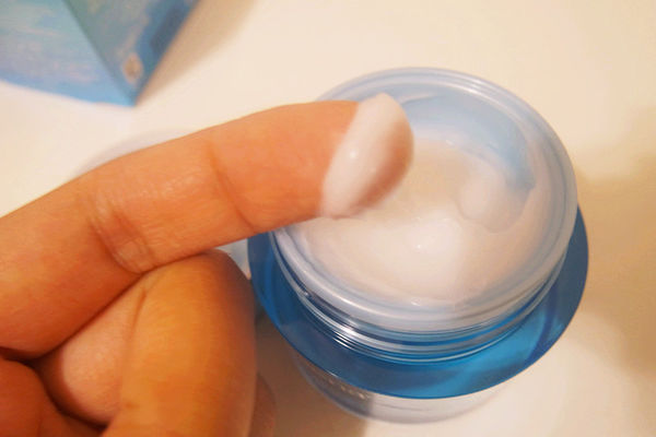 (保養分享)♥保濕無香氣，不間斷的鎖水，【露得清水活保濕乳霜】讓你肌膚透亮一整天