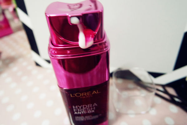 (保養分享)♥【巴黎萊雅水清新葡萄籽雙重活膚保濕精華】滋潤肌膚，粉嫩你的臉色